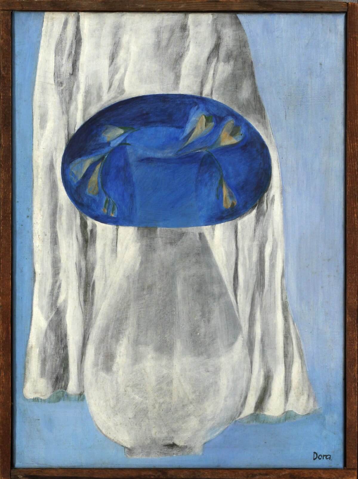 Dora Dolz. Jarrón con tela blanca y forma azul (238), c. 1977
